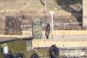 新義州で防毒マスクを着用して勤務に当たる北朝鮮国境警備隊員（画像：デイリーNK）