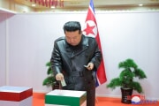金正恩氏が龍城機械連合所で道・市・郡人民会議代議員選挙に参加した(2023年11月27日付朝鮮中央通信)